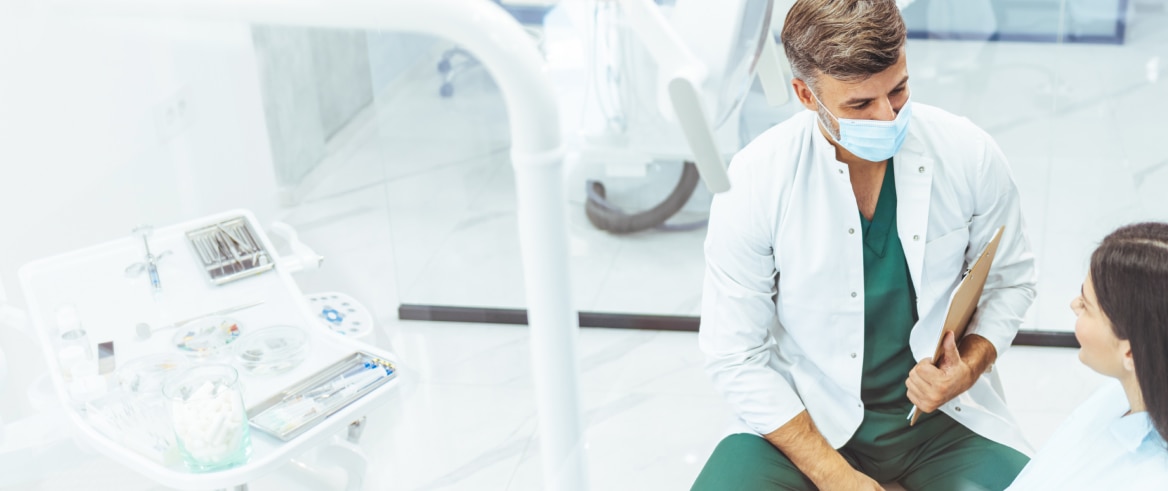 Dentiset et son patient.  