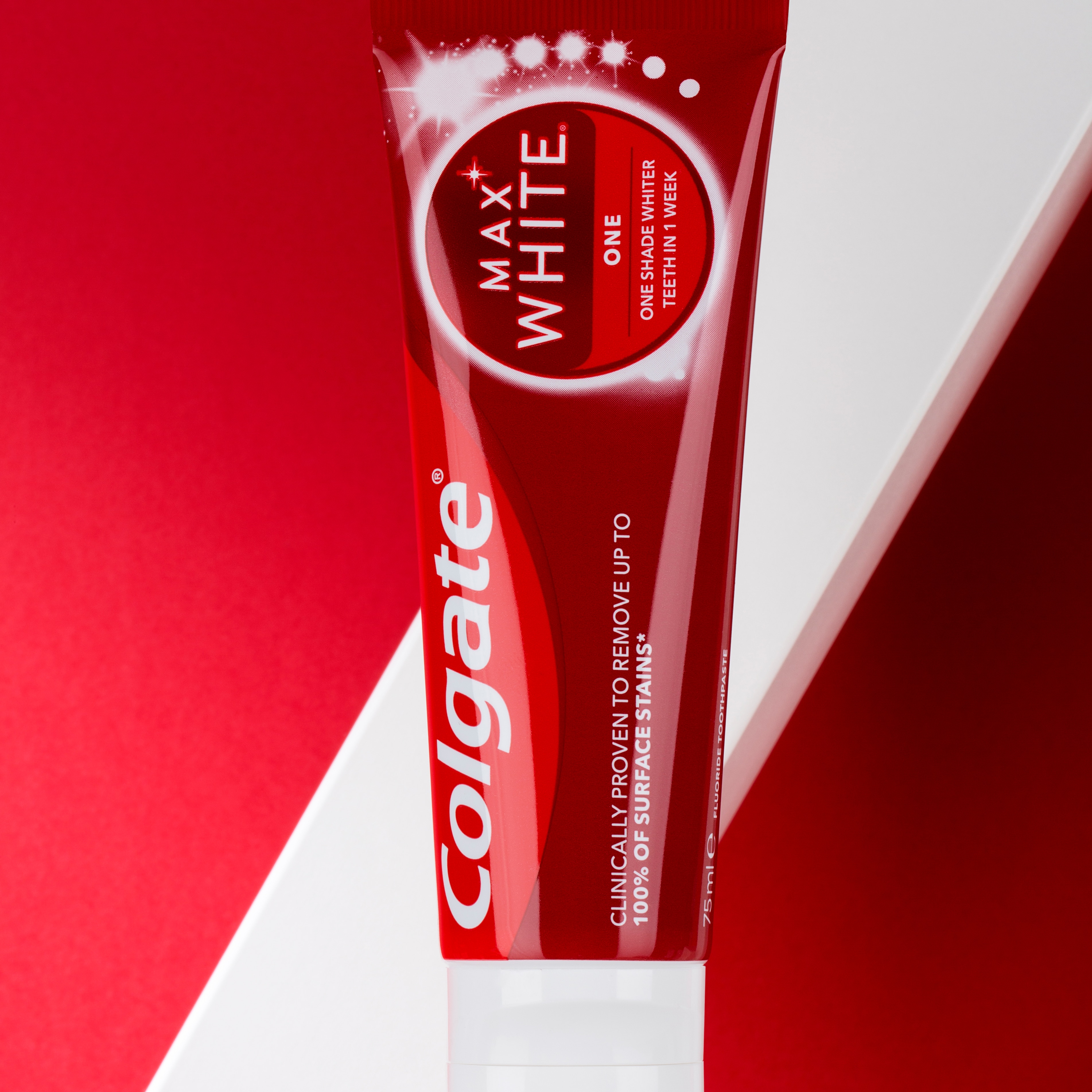 Tube de dentifrice Colgate MaxWhite One